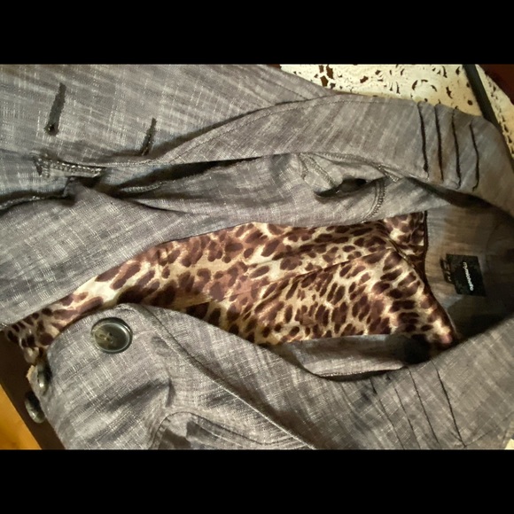 High Waisted Beautiful Detailed Jacket w Belt - Picture 4 of 6